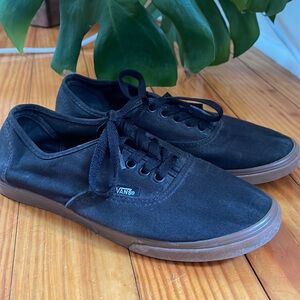 Vans Lopro Black with gum sole shoes size women’s 7.5